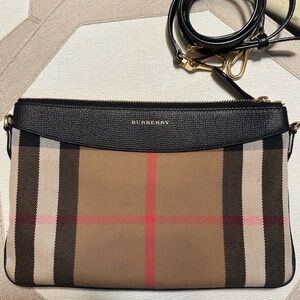 Burberry EUC Peyton